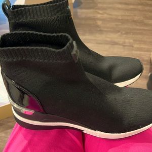 New Michael Kors Skylar shoes size 8
